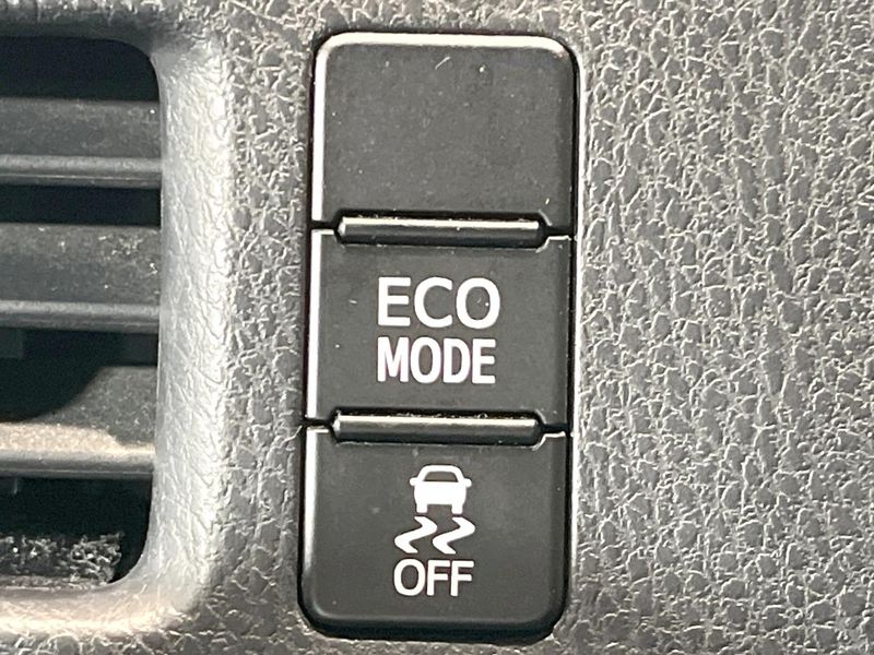2017 Toyota Noah DBA-ZRR80W (UW-6a9a394de0b7e)[23]