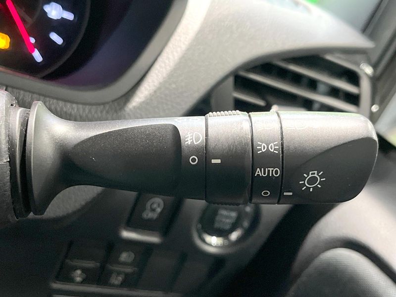 2017 Toyota Noah DBA-ZRR80W (UW-6a9a394de0b7e)[20]