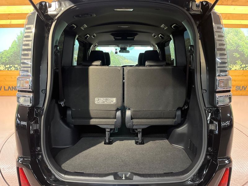 2017 Toyota Voxy DBA-ZRR80W (UW-6a9a394dee574)[16]