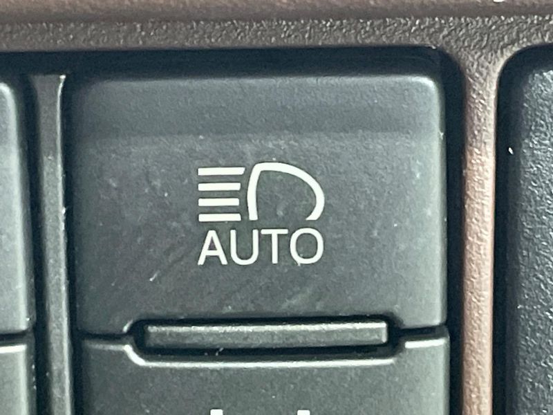 2019 Toyota Esquire DBA-ZRR80G (UW-6a9a395354f9f)[24]