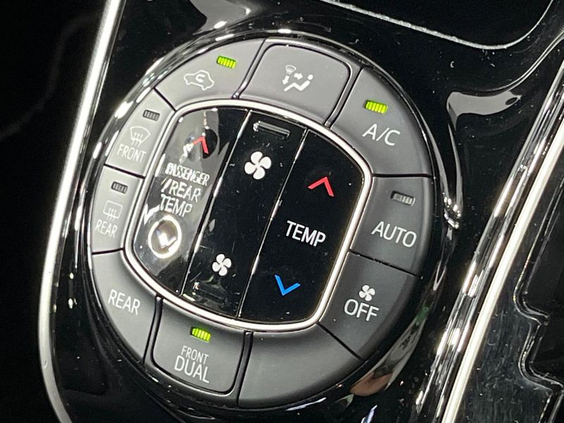 2019 Toyota Voxy DBA-ZRR80W (UW-6a9a39536612a)[27]