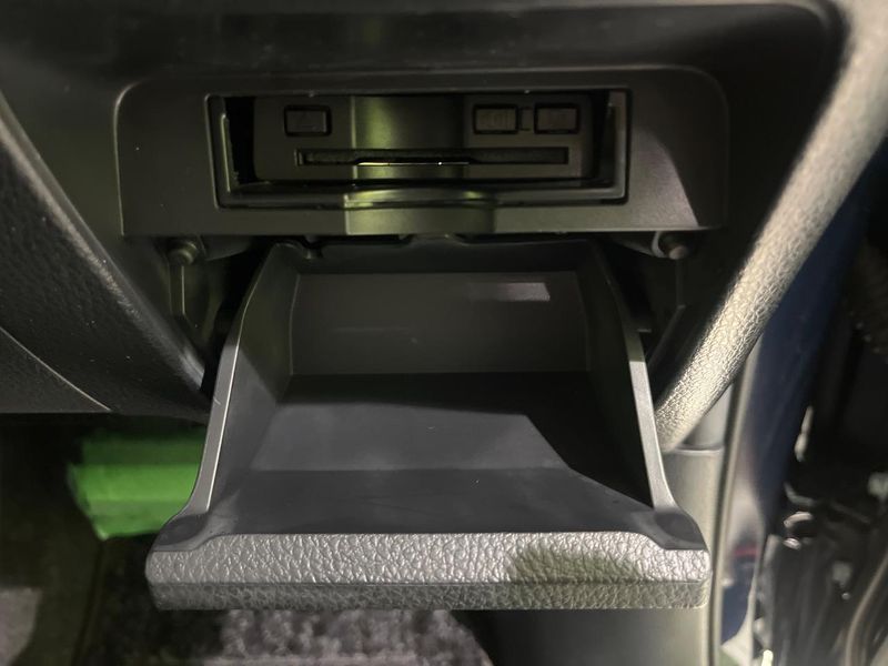 2016 Toyota Voxy DBA-ZRR85G (UW-6a9a395a5ec91)[10]