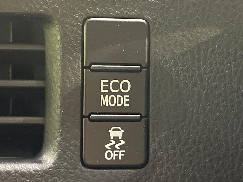 2016 Toyota Voxy DBA-ZRR85G (UW-6a9a395a5ec91)[19]