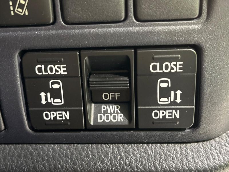 2016 Toyota Voxy DBA-ZRR85G (UW-6a9a395a5ec91)[9]