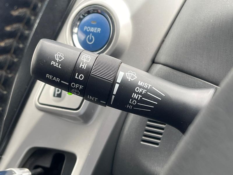 2014 Toyota Prius α DAA-ZVW41W (UW-6a9a3972e791a)[12]