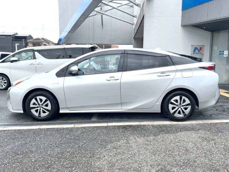 2016 Toyota Prius DAA-ZVW51 (UW-6a9a3979c69ca)[12]