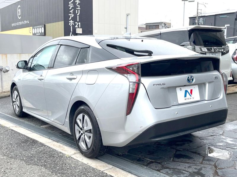 2016 Toyota Prius DAA-ZVW51 (UW-6a9a3979c69ca)[13]