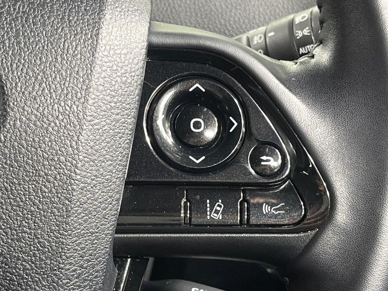 2020 Toyota Prius DAA-ZVW51 (UW-6a9a397c8cd54)[17]