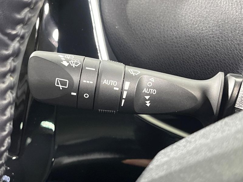 2020 Toyota Prius DAA-ZVW51 (UW-6a9a397c8cd54)[15]