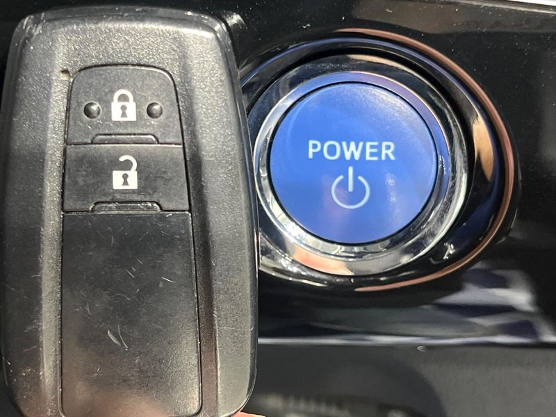 2020 Toyota Prius DAA-ZVW51 (UW-6a9a397c8cd54)[7]