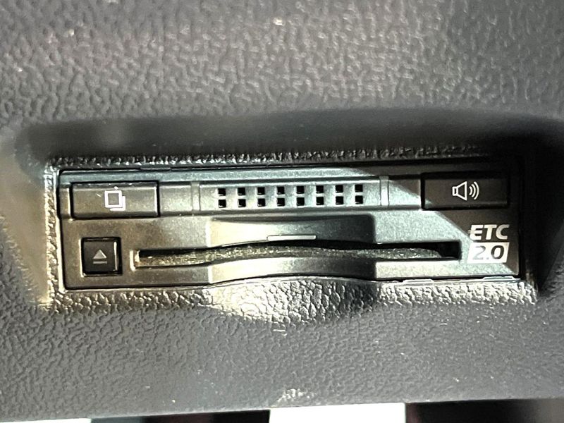 2019 Toyota Prius PHV DLA-ZVW52 (UW-6a9a398110457)[11]