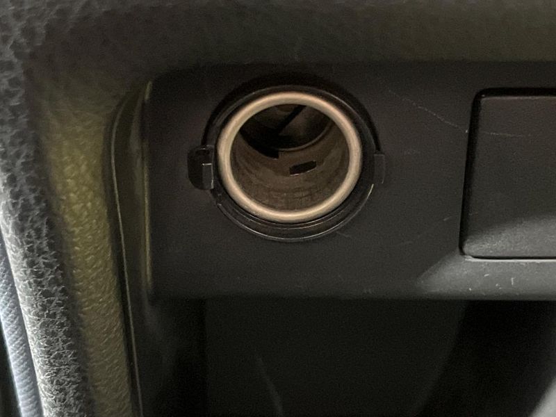 2014 Toyota Noah DAA-ZWR80G (UW-6a9a3989cdd58)[26]