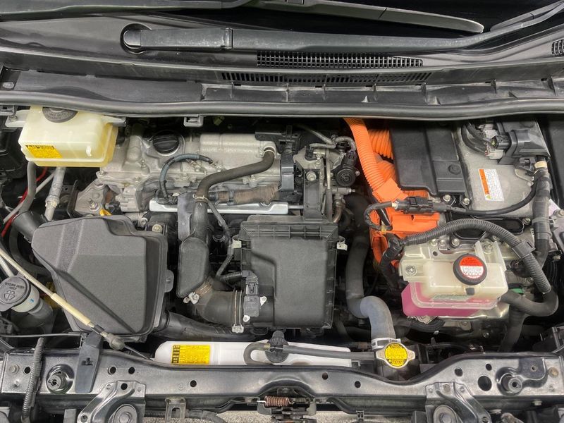 2014 Toyota Noah DAA-ZWR80G (UW-6a9a3989cdd58)[5]