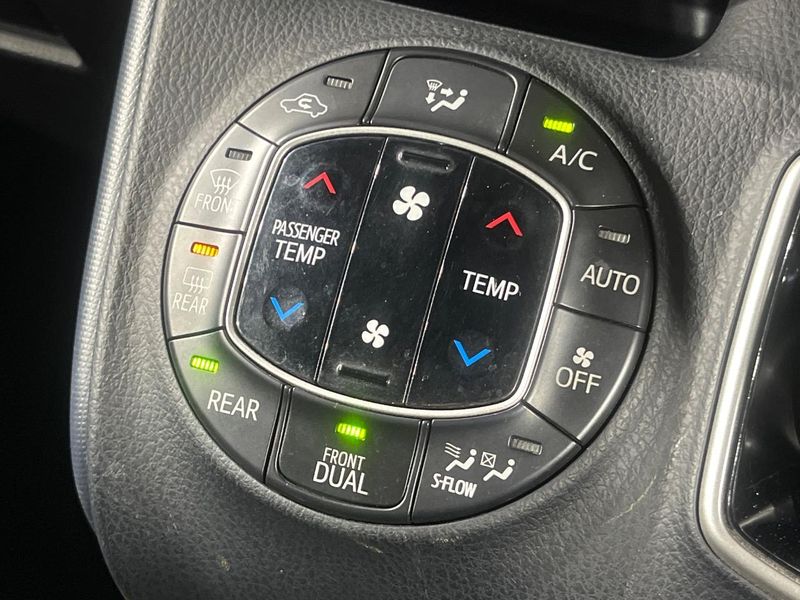 2014 Toyota Noah DAA-ZWR80G (UW-6a9a3989cdd58)[24]