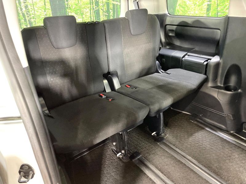 2015 Toyota Voxy DAA-ZWR80G (UW-6a9a398a49344)[27]