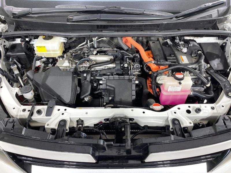 2015 Toyota Voxy DAA-ZWR80G (UW-6a9a398a49344)[4]