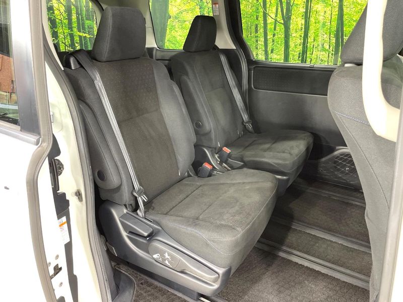 2015 Toyota Voxy DAA-ZWR80G (UW-6a9a398a49344)[26]