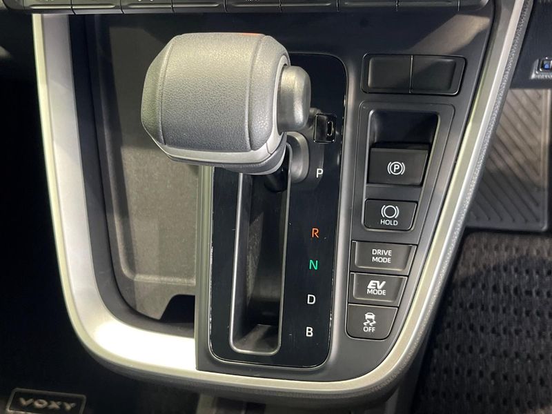 2023 Toyota Voxy 6AA-ZWR90W (UW-6a9a39936fa5d)[17]
