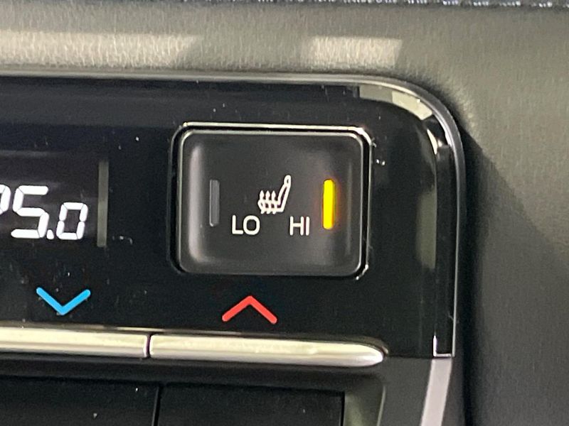 2023 Toyota Voxy 6AA-ZWR90W (UW-6a9a39936fa5d)[15]