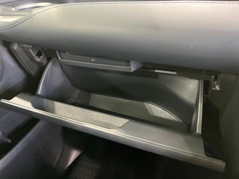 2023 Toyota Voxy 6AA-ZWR90W (UW-6a9a39936fa5d)[9]