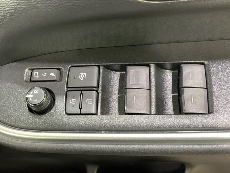 2023 Toyota Noah 6AA-ZWR90W (UW-6a9a399671c9b)[5]