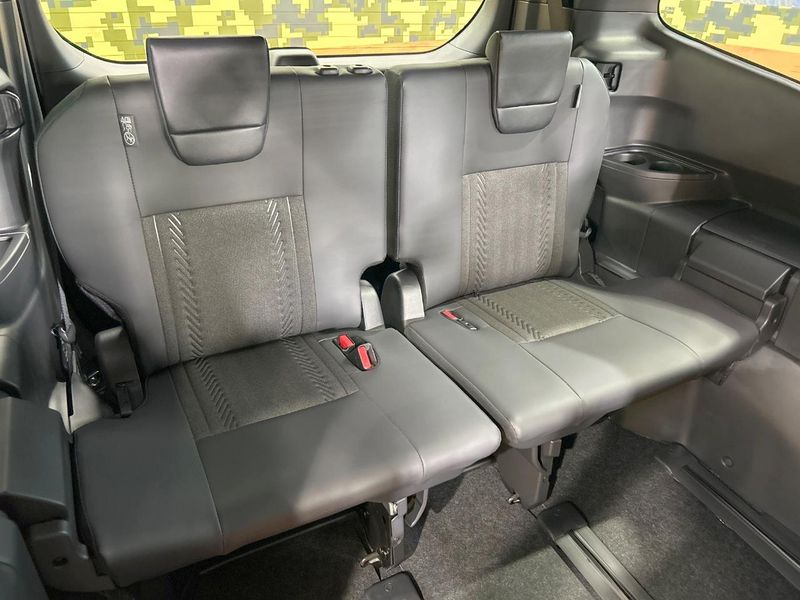 2026 Toyota Noah 6AA-ZWR90W (UW-6a9a399fd197e)[24]