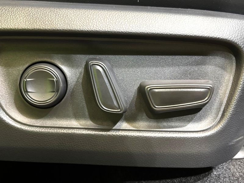 2026 Toyota RAV4 6AA-AXAN64 (UW-6a9b86df74bba)[19]