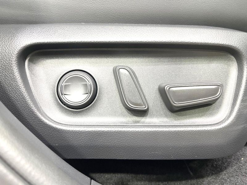 2026 Toyota RAV4 6AA-AXAN64 (UW-6a9b86e178a6d)[11]