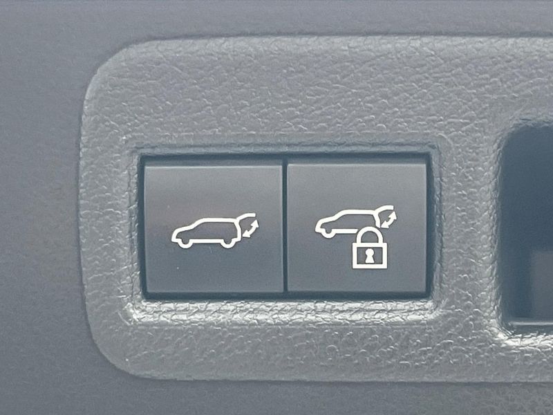 2023 Toyota Harrier Hybrid 6AA-AXUH80 (UW-6a9b86ecc4448)[22]