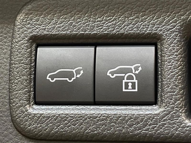 2020 Toyota Harrier Hybrid 6AA-AXUH85 (UW-6a9b86f0af4f2)[10]