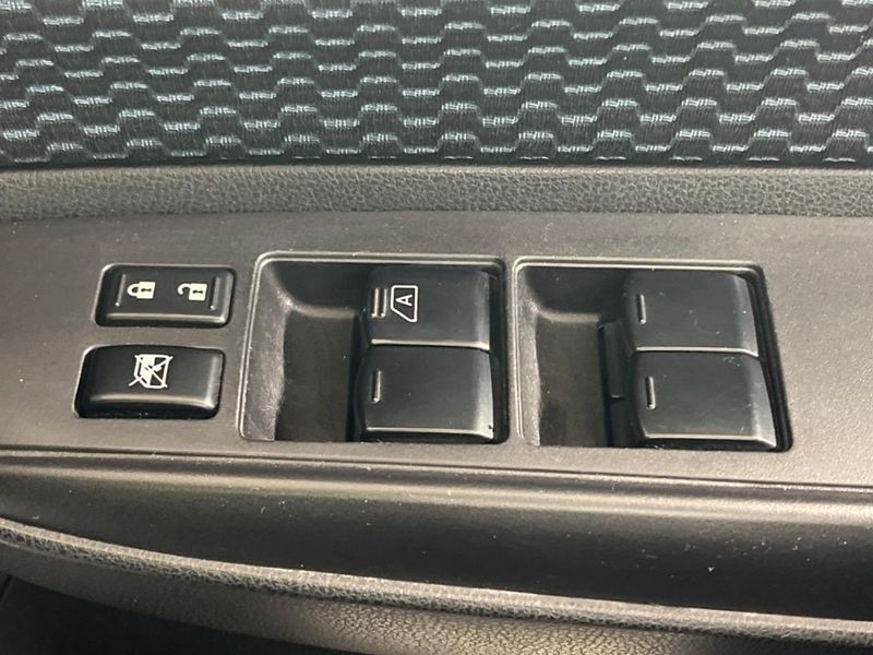 2013 Nissan Note DBA-E12 (UW-6a9b876e21ee3)[7]