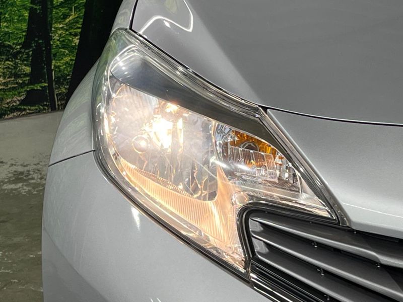 2013 Nissan Note DBA-E12 (UW-6a9b876e21ee3)[26]