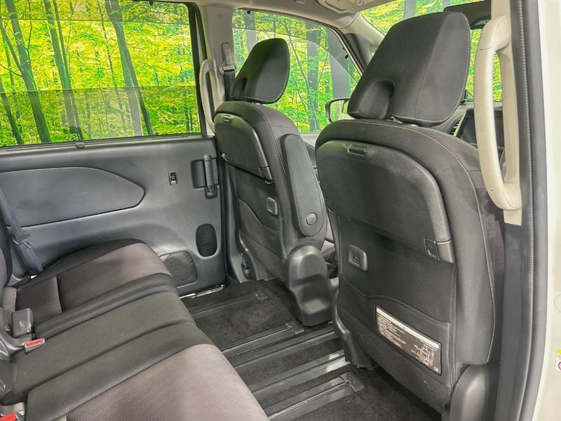 2017 Nissan Serena DAA-GFC27 (UW-6a9b879f14f52)[26]