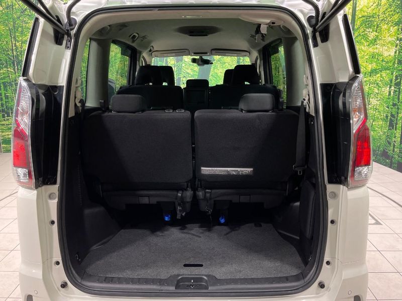 2018 Nissan Serena DAA-GFC27 (UW-6a9b87a3b493f)[14]