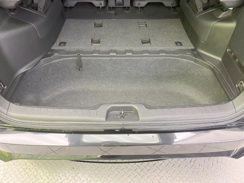 2018 Nissan Serena DAA-GFC27 (UW-6a9b87a539155)[15]