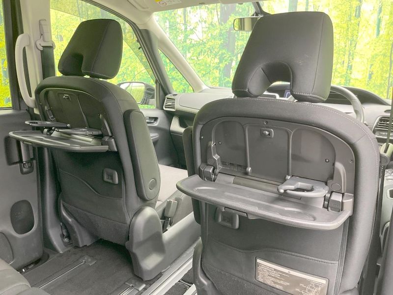 2018 Nissan Serena DAA-GFC27 (UW-6a9b87a539155)[23]