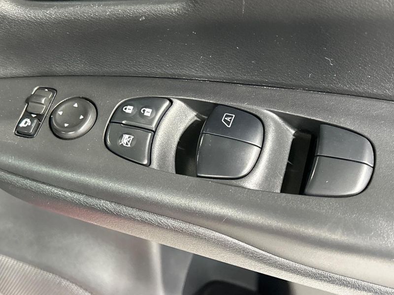 2017 Nissan Serena DAA-GFNC27 (UW-6a9b87b10ad65)[27]