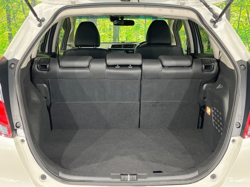 2018 Honda Fit Hybrid DAA-GP6 (UW-6a9b87bdcd689)[4]