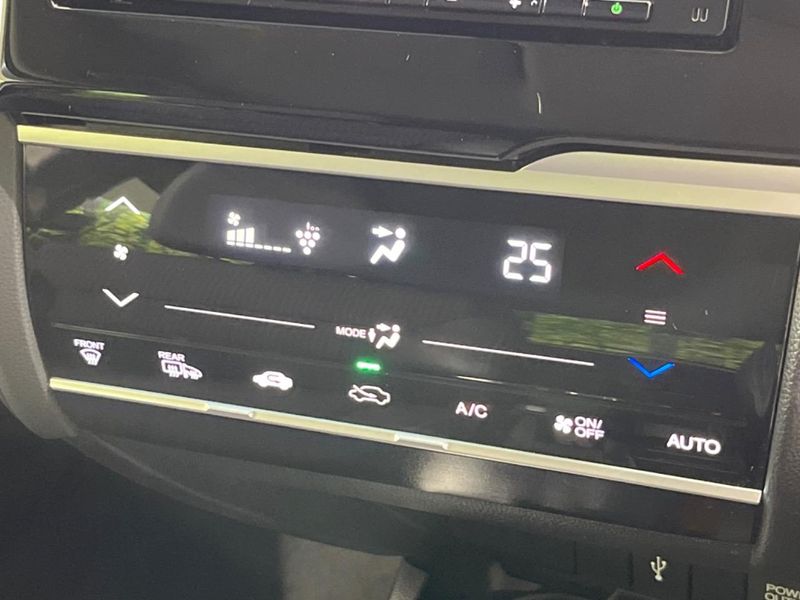 2018 Honda Fit Hybrid DAA-GP6 (UW-6a9b87bdcd689)[20]