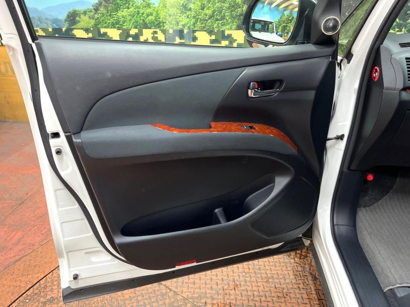 2014 Toyota Estima DBA-GSR50W (UW-6a9b87c990657)[6]