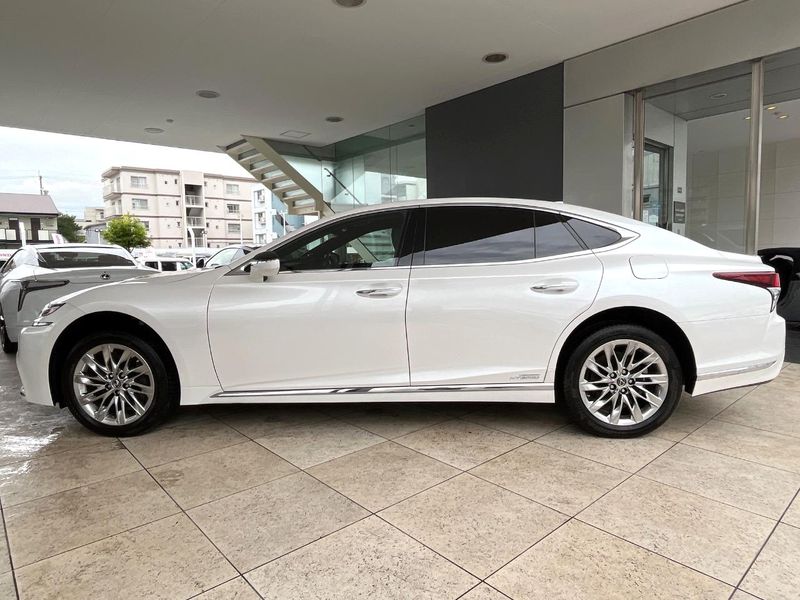 2017 Lexus LS DAA-GVF55 (UW-6a9b87d9b335f)[13]