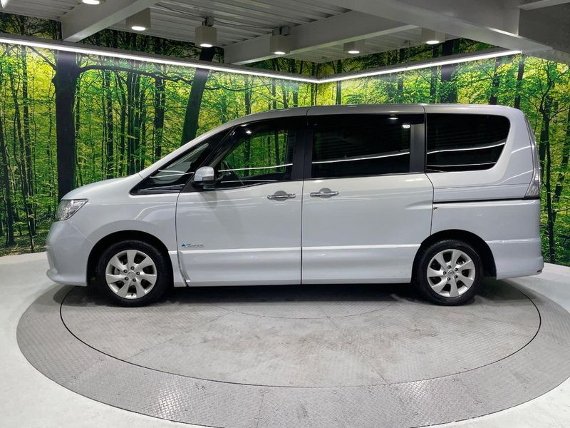 2013 Nissan Serena DAA-HFC26 (UW-6a9b87fa3137c)[13]