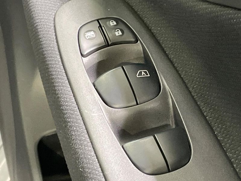 2013 Nissan Serena DAA-HFC26 (UW-6a9b87fa3137c)[25]