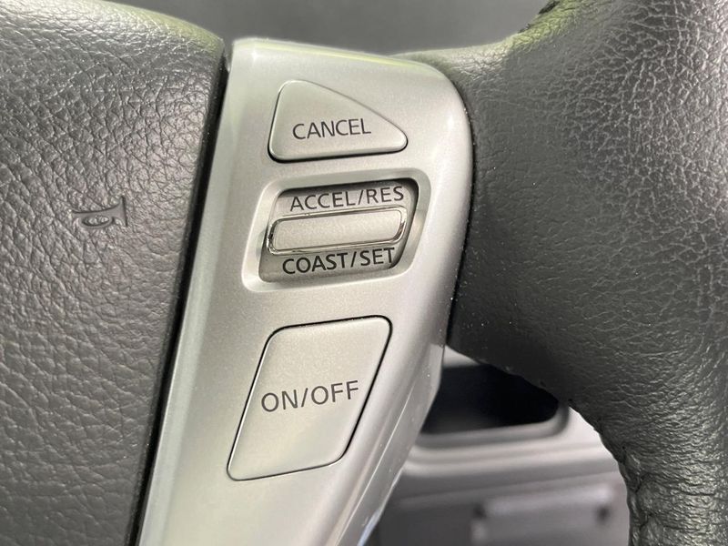 2013 Nissan Serena DAA-HFC26 (UW-6a9b87fa3da6e)[17]