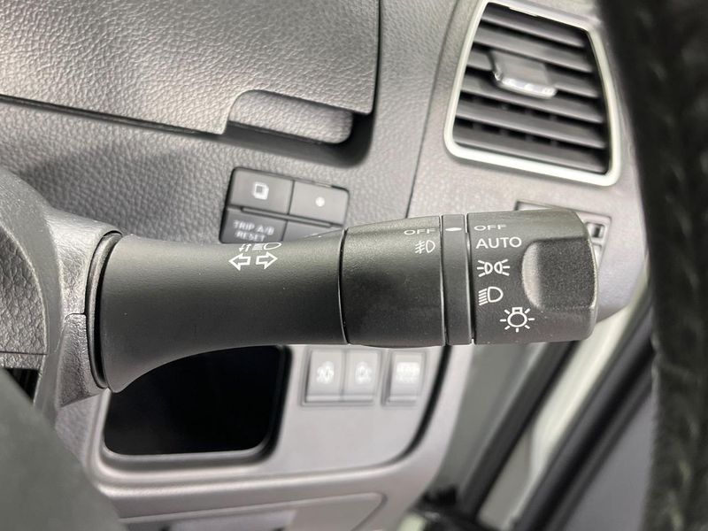 2013 Nissan Serena DAA-HFC26 (UW-6a9b87fa3da6e)[19]