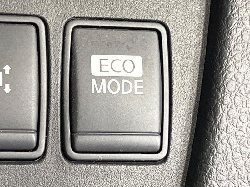 2013 Nissan Serena DAA-HFC26 (UW-6a9b87fa3da6e)[11]