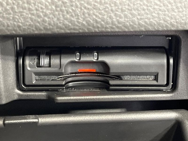 2013 Nissan Serena DAA-HFC26 (UW-6a9b87fa3da6e)[12]