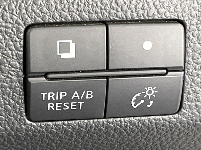 2013 Nissan Serena DAA-HFC26 (UW-6a9b87fa3da6e)[9]