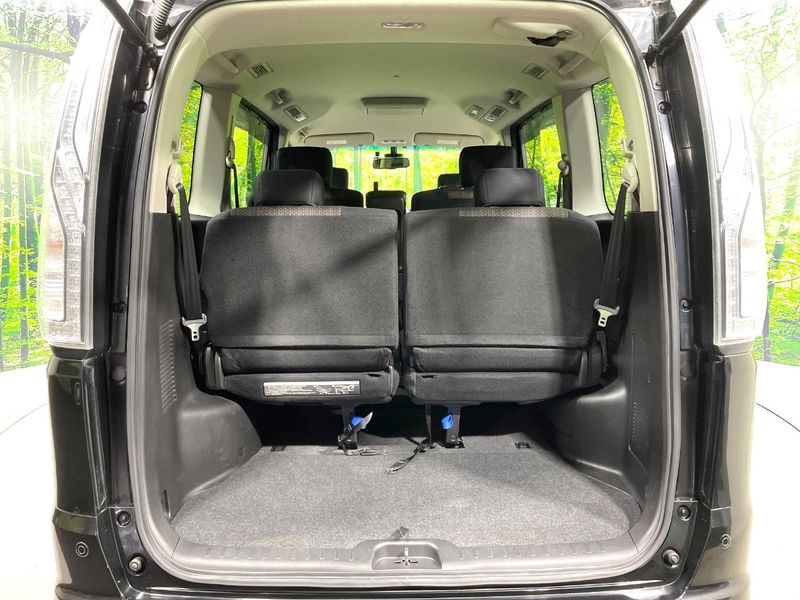 2014 Nissan Serena DAA-HFC26 (UW-6a9b87fb1b857)[16]