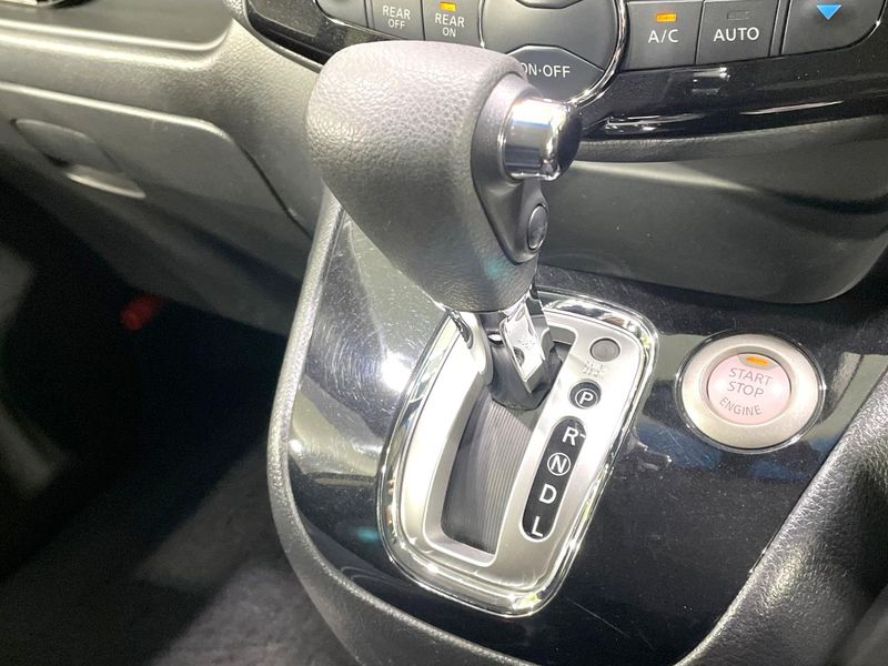2014 Nissan Serena DAA-HFC26 (UW-6a9b87fb1b857)[26]
